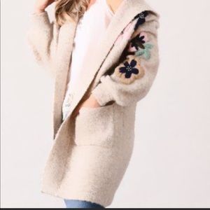 Beige Floral Appliqué Sleeve Cardigan